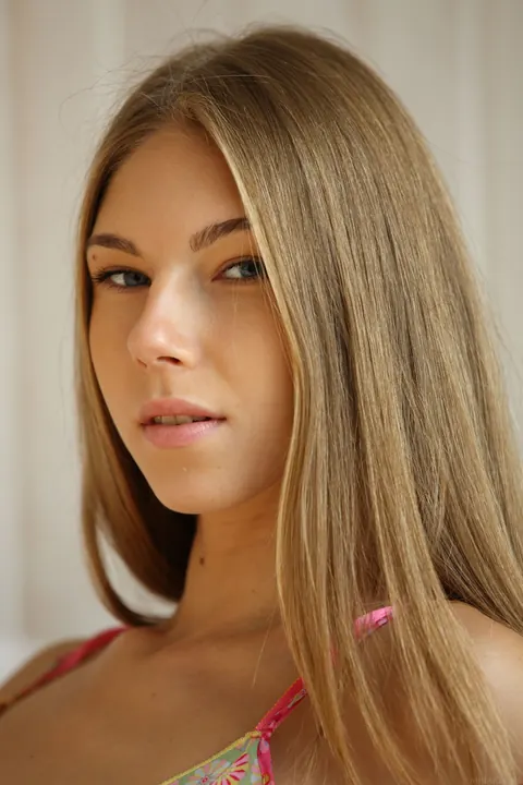 Krystal Boyd: Slim European Blonde Strips Naked and Spreads Her Legs Wide – photo 2 of 21