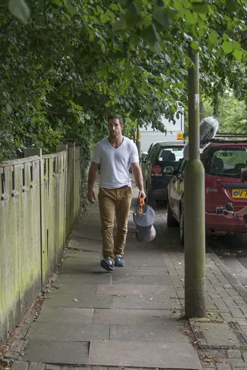 Emma Leigh – British MILF Joins Outdoor Threesome Fully Clothed