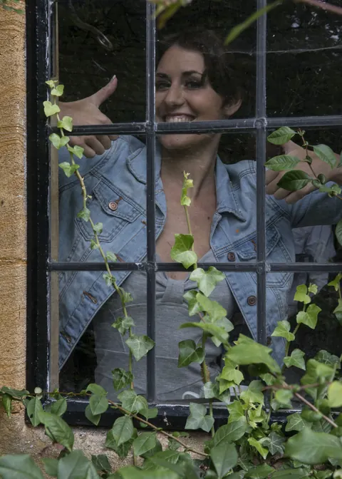 Victoria Summers: British MILF Joins Outdoor Threesome Fully Clothed – photo 15 of 21
