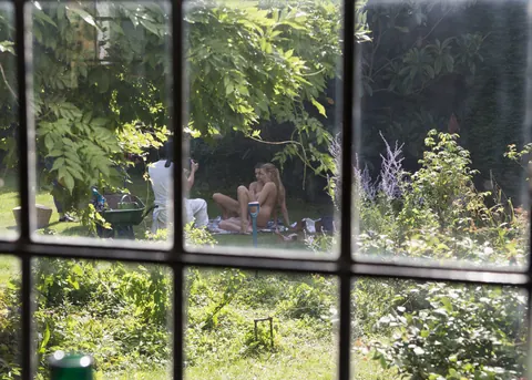Victoria Summers: British MILF Joins Outdoor Threesome Fully Clothed – photo 18 of 21