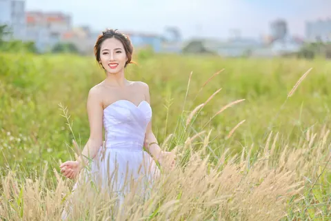 Bride Poses Nude Outdoors and Shows Her Body – photo 6 of 21