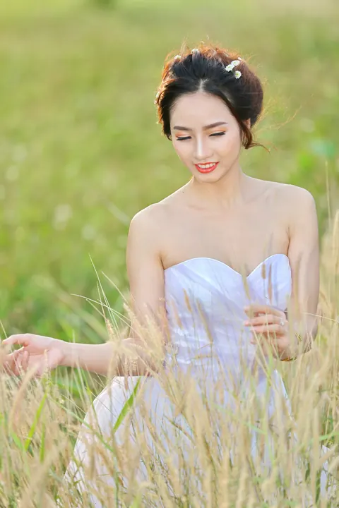 Bride Poses Nude Outdoors and Shows Her Body – photo 14 of 21