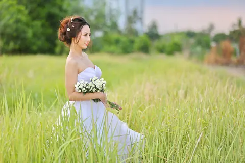 Bride Poses Nude Outdoors and Shows Her Body – photo 5 of 21
