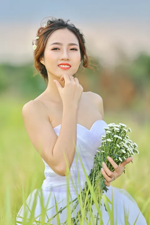 Bride Poses Nude Outdoors and Shows Her Body – photo 4 of 21