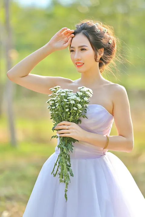 Bride Poses Nude Outdoors and Shows Her Body – photo 20 of 21