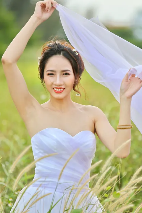 Bride Poses Nude Outdoors and Shows Her Body – photo 3 of 21