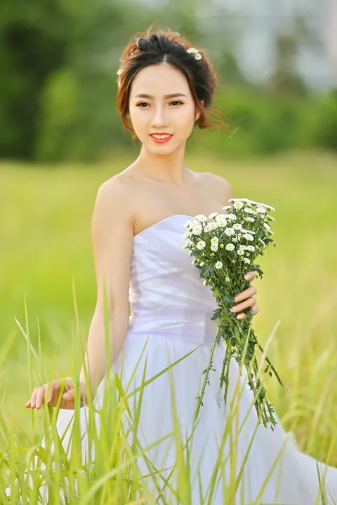 Bride Poses Nude Outdoors and Shows Her Body – photo 13 of 21