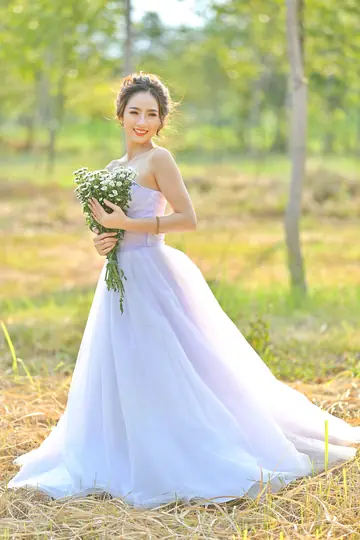 Bride Poses Nude Outdoors and Shows Her Body