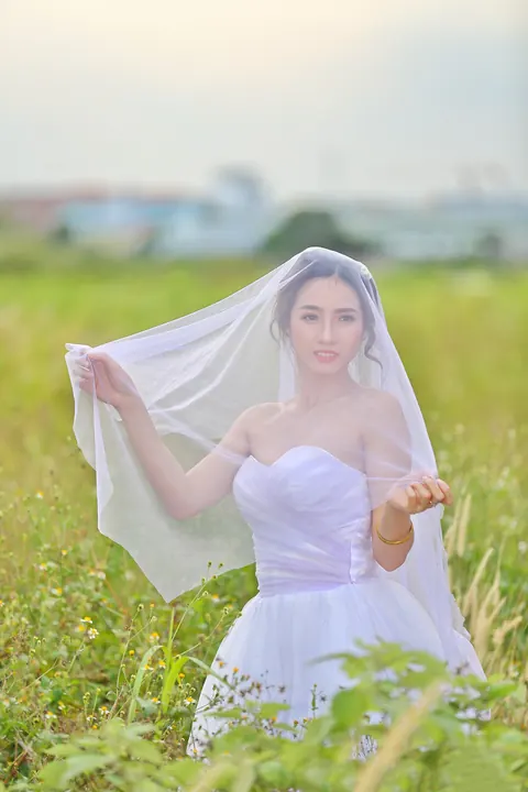 Bride Poses Nude Outdoors and Shows Her Body – photo 2 of 21