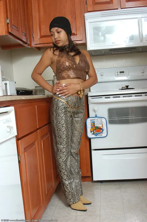 Thick Latina Strips to Boots and a Hat in the Kitchen – photo 2 of 16