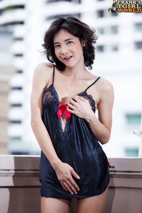Asian Trans Woman Undresses, Poses Naked and Shows Her Side – photo 3 of 15