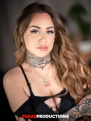 Petite PAWG Spreads in Lingerie for a Selfie