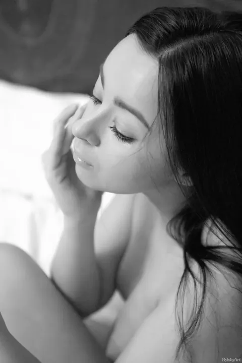 Brunette Shows Her Hairy Pussy in the Bedroom – photo 16 of 16