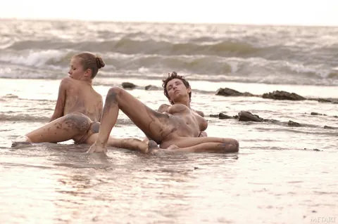 Woman Spreads Her Pussy and Shows Her Ass on the Beach – photo 11 of 21