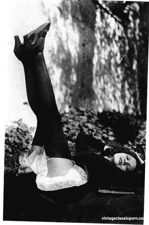 Brunette with Short Hair Poses in Stockings and Heels – photo 1 of 10