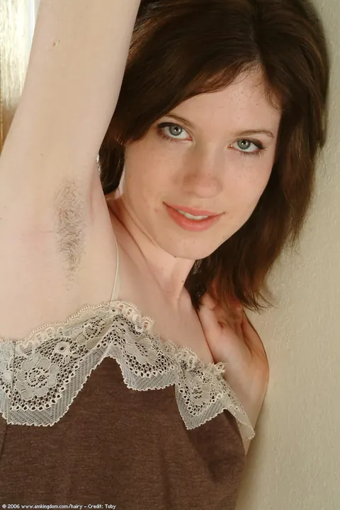 Woman Strips Nude and Poses Bare – photo 1 of 21
