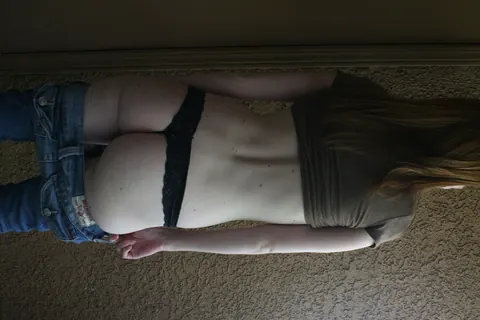 Redhead in Jeans and Panties Shows Her Ass – photo 18 of 21