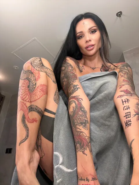 Brunette with Big Tits and a Round Ass Shows Off Her Tattoos – photo 3 of 13