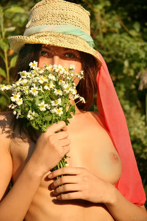 Inez Steffan: Slim Brunette with Big Ass Poses Nude – photo 15 of 21