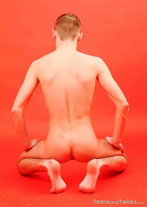 Slim Guy Strips Nude and Shows His Small Cock – photo 18 of 21
