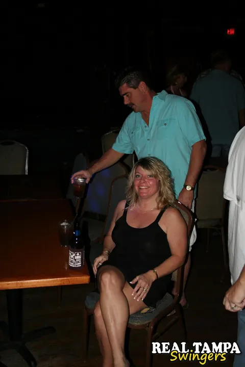 Double Dee: Tall Blonde MILF Joins a Threesome, Kisses and Spreads – photo 15 of 20