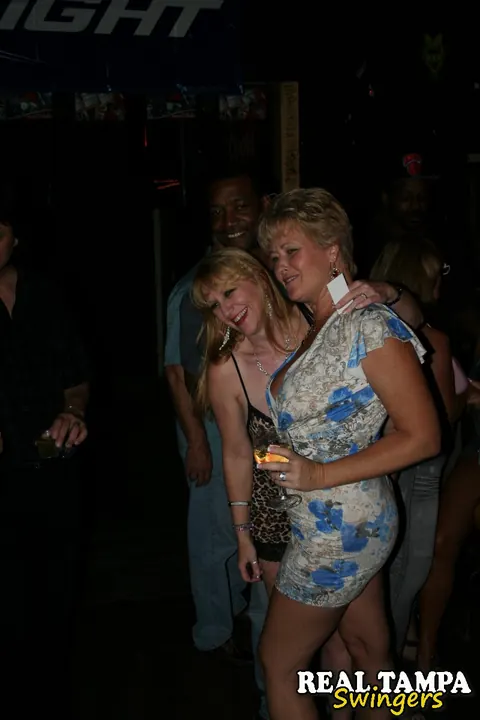 Double Dee: Tall Blonde MILF Joins a Threesome, Kisses and Spreads – photo 16 of 20