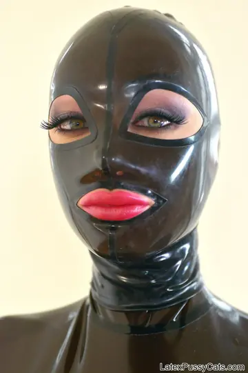 Lucia Love – Busty British Brunettes in Latex and Heels Kiss, Lick, and Take Anal Fisting