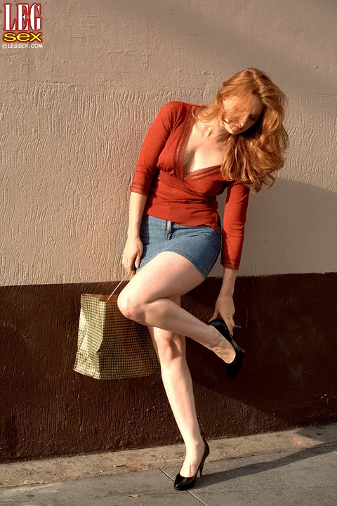 Redhead Shows Her Pussy on the Sidewalk in Heels – photo 5 of 12