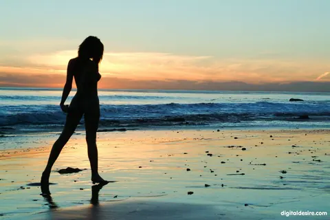 Ann Marie Rios: Latina Brunette Spreads Her Legs Wide While Clothed on the Beach – photo 19 of 21