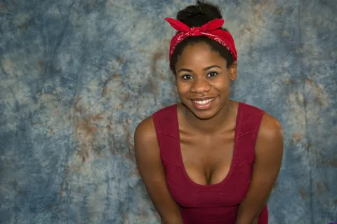 Ebony Woman Spreads Her Pussy in the Desert – photo 6 of 15