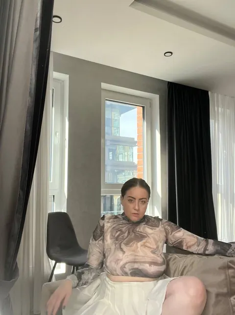 Chubby European Brunette Poses Clothed Then Spreads Her Legs – photo 3 of 11