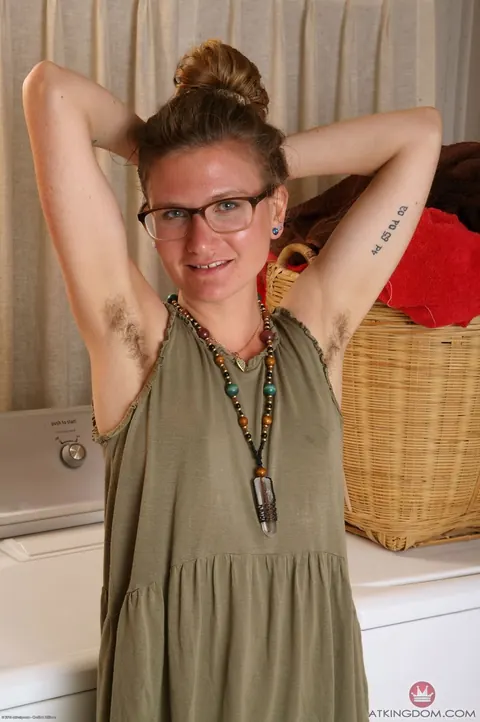 Short-Haired Woman in Glasses Spreads Her Hairy Pussy on Laundry Day – photo 1 of 17