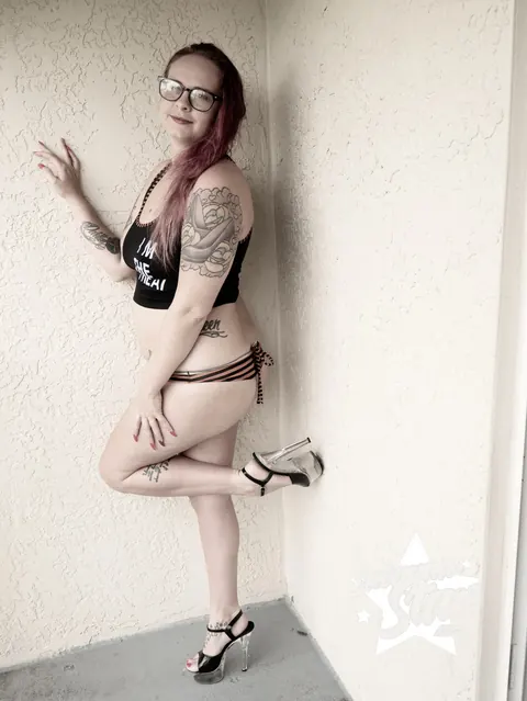 Savanna Star: Busty Redhead MILF in Glasses and Heels Spreads Her Legs – photo 1 of 15