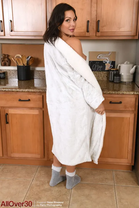 Demi Diveena: Amateur MILF Undresses and Fingers Her Pussy on the Kitchen Counter – photo 2 of 21