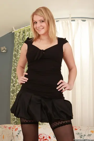 Lili Sweet – Blonde and Her Partner Kiss, Lick and Finger Each Other