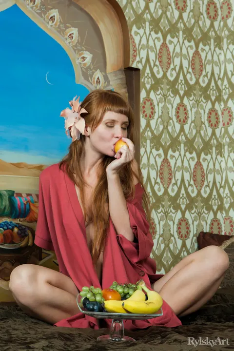 Thick European Redhead Spreads Her Hairy Pussy on the Bed – photo 5 of 16