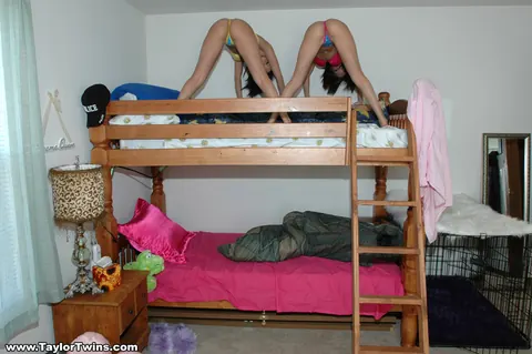 Brunette Lesbians in Lingerie and Thongs Lick and Finger Each Other – photo 4 of 12