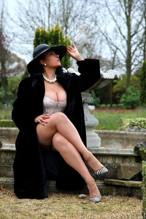 Danica Collins: Ebony MILF Sheds Fur Coat to Reveal Her Big Tits – photo 5 of 13