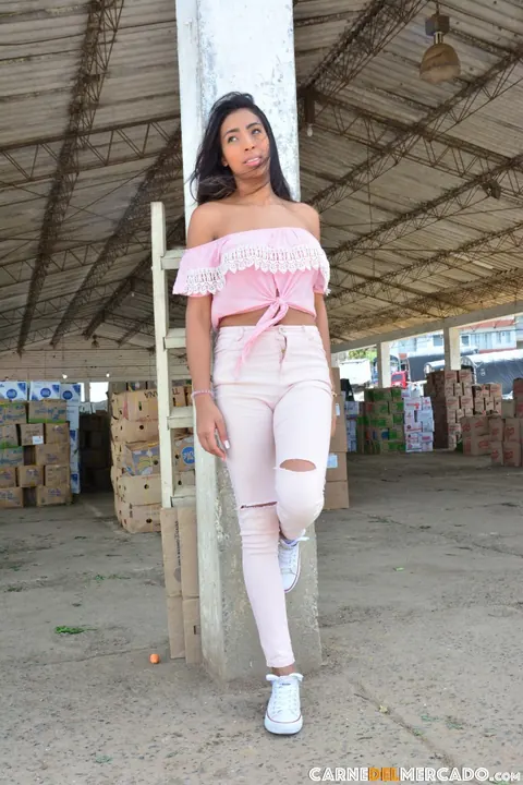 Yamile: Latina Brunette Shows Her Figure Outdoors at the Market – photo 12 of 17