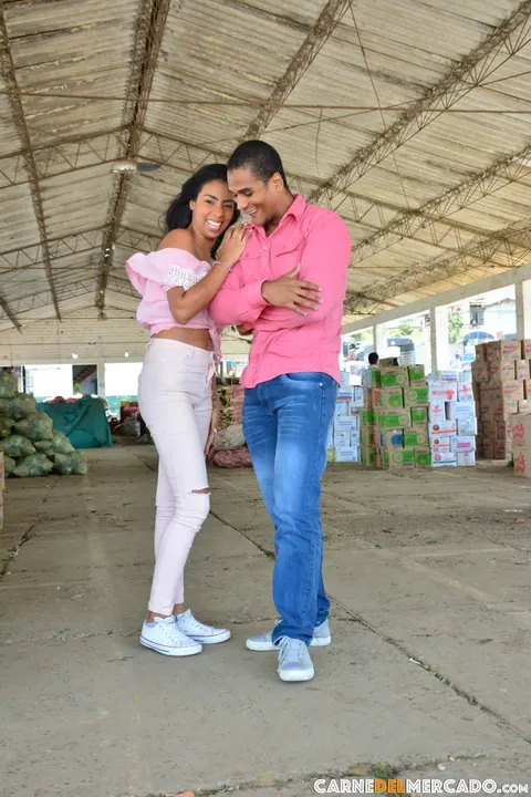 Yamile: Latina Brunette Shows Her Figure Outdoors at the Market – photo 10 of 17