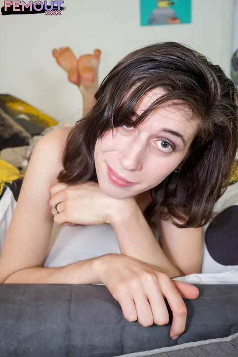 Trans Woman Undresses and Poses Nude on Ladder – photo 9 of 16
