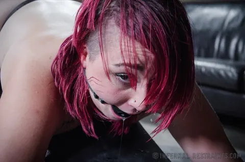 Piper Rage: PAWG Redhead in High Heels Masturbates in Bondage – photo 7 of 10