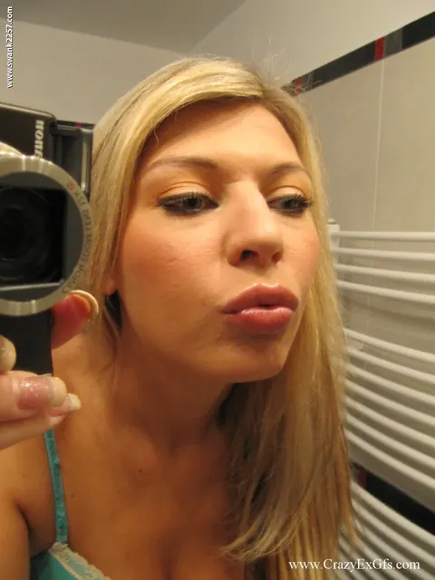 Kristy Lust: Czech MILF Undresses Before a Mirror – photo 3 of 21