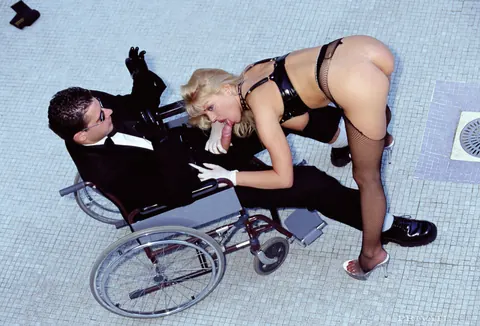 Two Thick Women in Stockings and Heels Share a Man by the Pool – photo 9 of 16