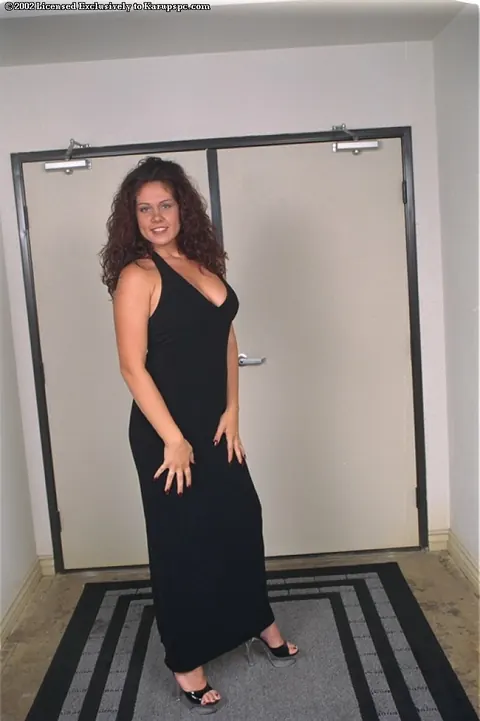 Autumn Austin: Curly Brunette PAWG in High Heels Spreads Her Pussy Wide – photo 1 of 16