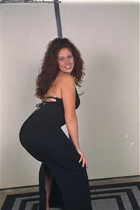 Autumn Austin: Curly Brunette PAWG in High Heels Spreads Her Pussy Wide – photo 3 of 16