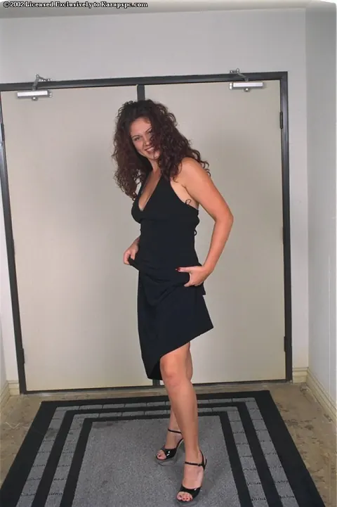 Autumn Austin: Curly Brunette PAWG in High Heels Spreads Her Pussy Wide – photo 4 of 16