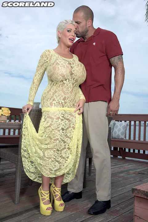 Claudia Marie: Short-Haired Blonde MILF Gets Fucked Doggy Style Outdoors – photo 2 of 16