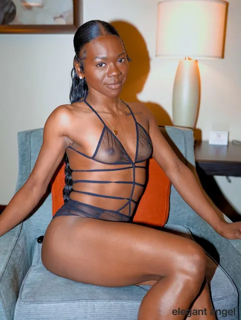Curvy Ebony MILFs in Heels Strip and Show Big Asses – photo 14 of 20