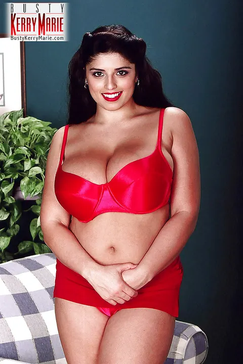 Kerry Marie: Chubby Brunette MILF Frees Her Big Tits and Fucks a Dildo – photo 1 of 16